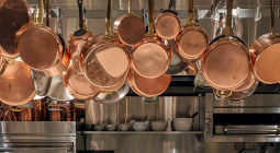 تمیز کردن ظروف مسی:  8 قدم برق انداختن و شستن ظروف مسی