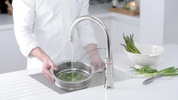 فشار آب گرم در عیب یابی پکیج گلدیران