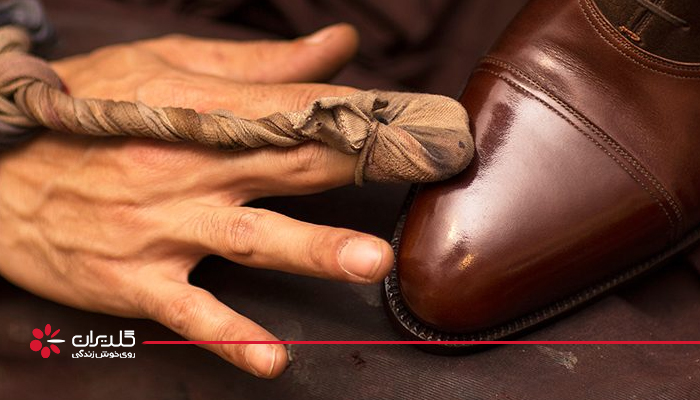 چگونه کفش های ورنی را تمیز کنیم؟