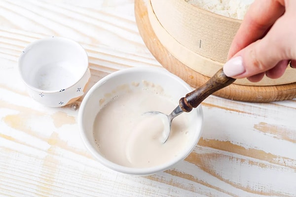 طرز تهیه نان شیرمال کشمشی