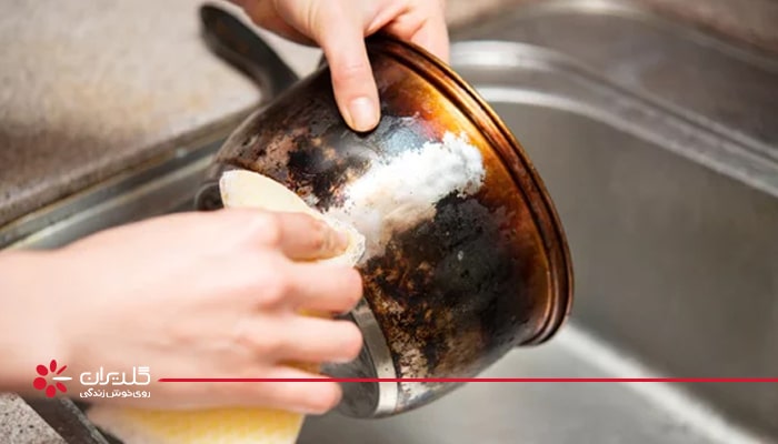 استفاده از قرص ماشین ظرفشویی برای تمیز کردن قابلمه سوخته