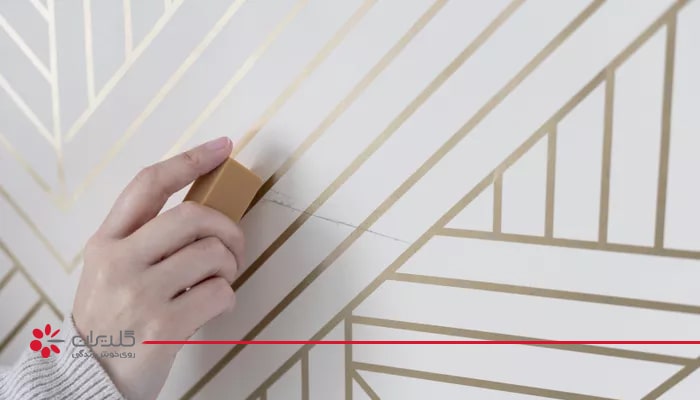 پاک کردن لکه از روی کاغذ دیواری